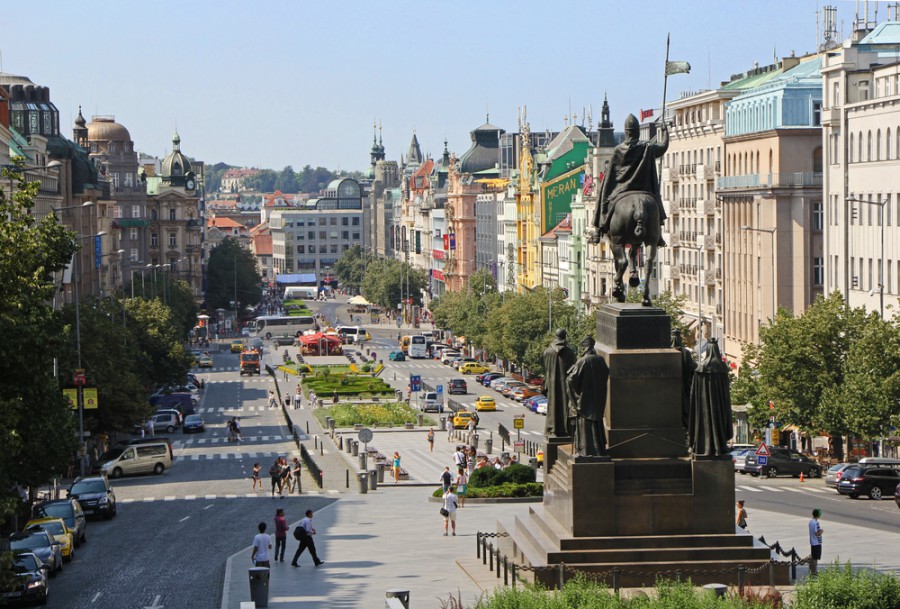 Вацлавская площадь (Václavské náměstí) в Праге